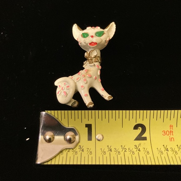 Vintage 1960s Trifari Cat Pin - Green Rhinestone Gem Accents, Pink Spots - Picture 13 of 13